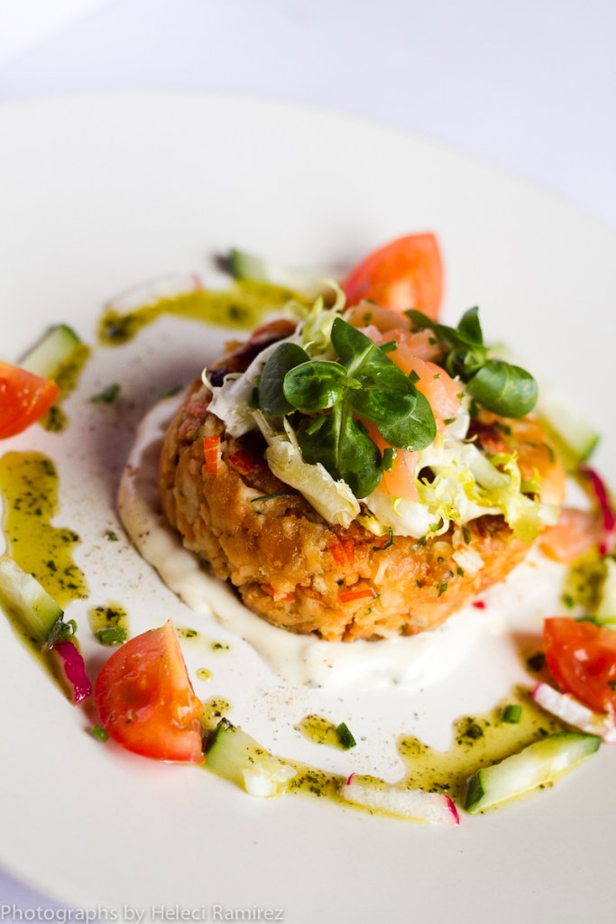 Fotografia elaborada de plato de crabcake